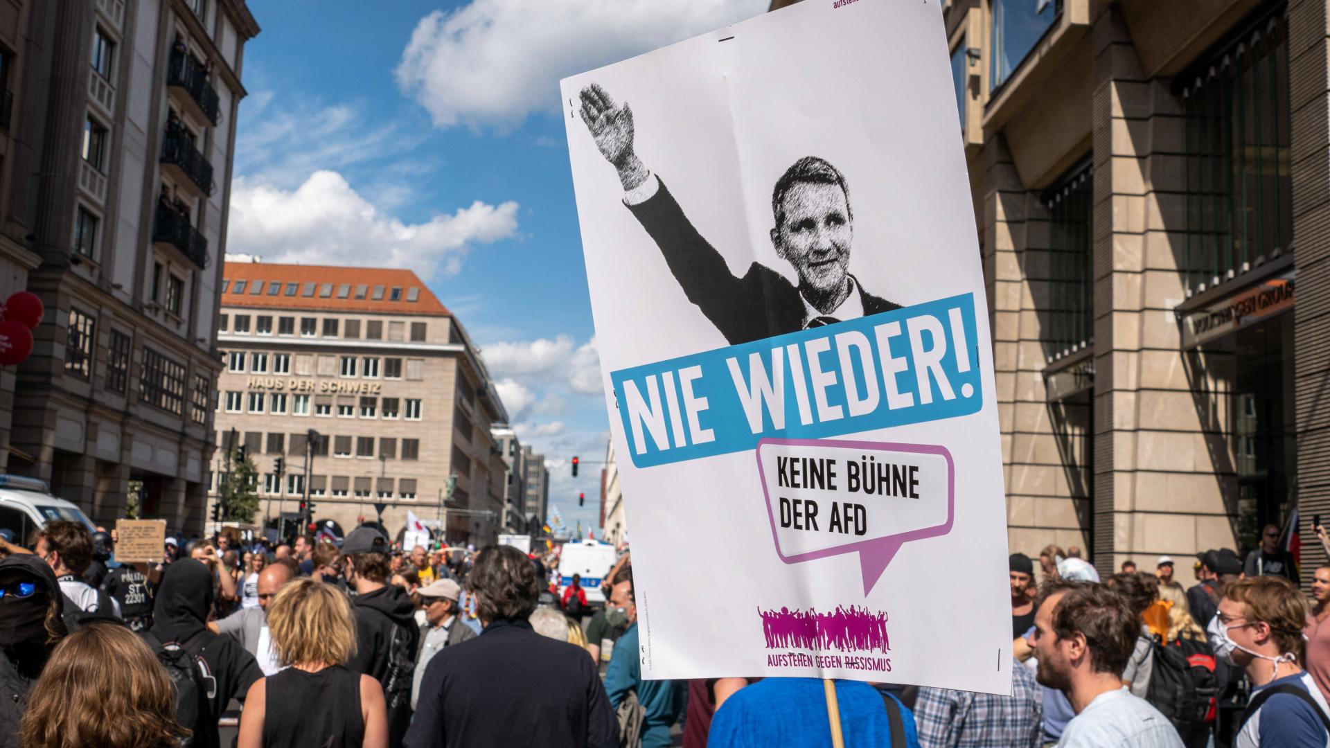 Protestdemo in Berlin gegen Höckes Hetze.