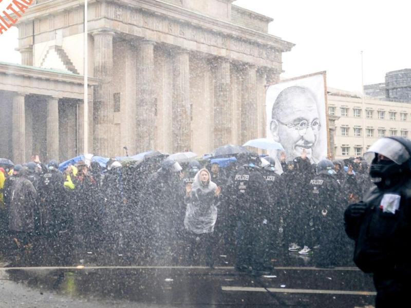 Alltagshelden, Polizei, Demo