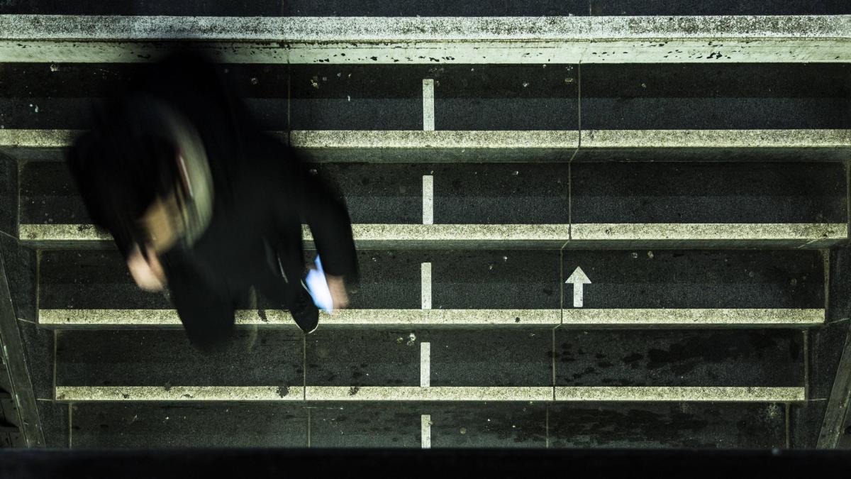 abstand halten ausgangssperre maske ubahn corona