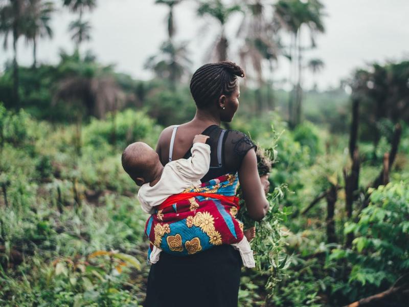 klimawandel ernährung afrikanische Frau mit Kind