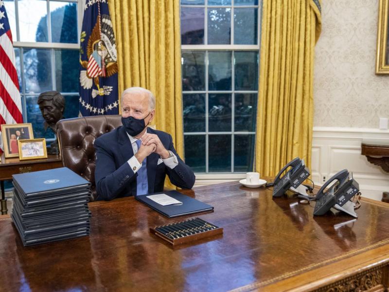 joe biden weißes haus white haus oval office