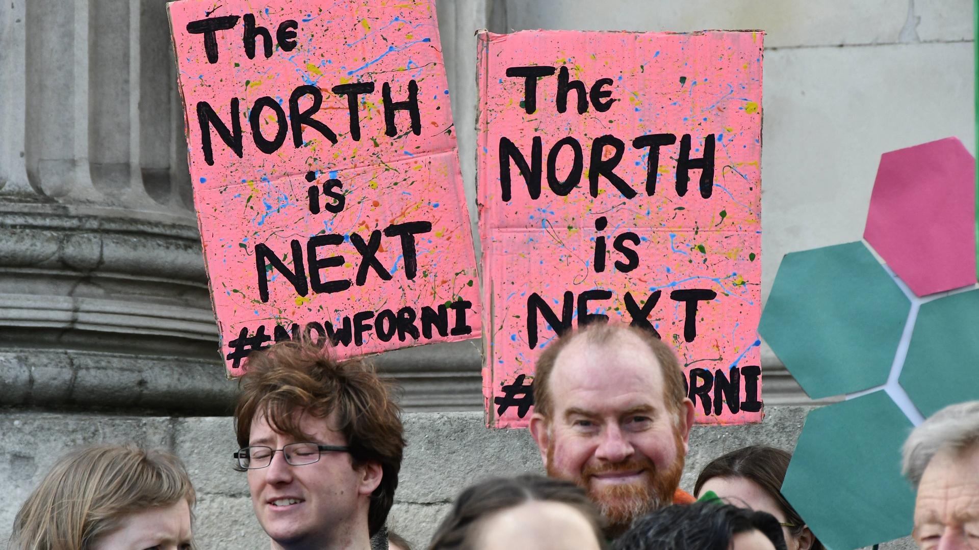 Iren und Briten protestieren zur Änderung der Rechtslage zur Abtreibung