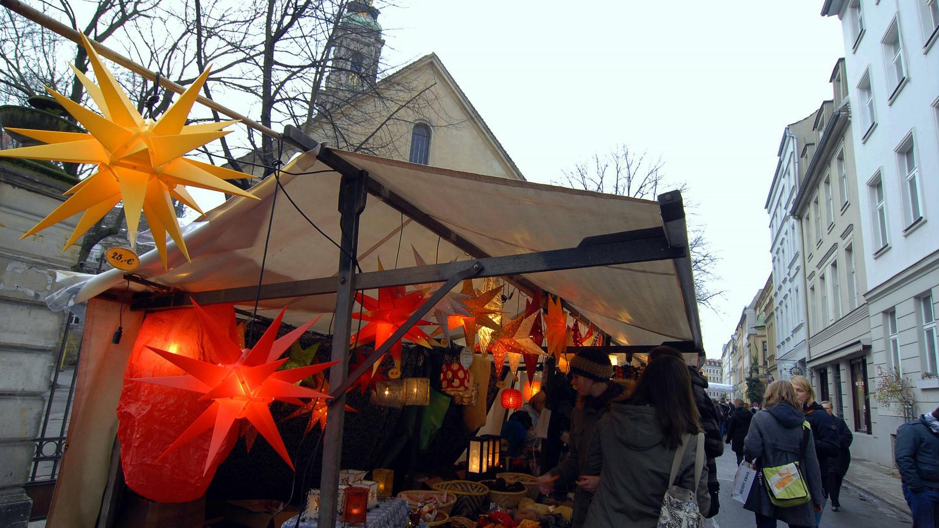 Weihnachtsstand auf dem Umwelt- und Weihnachtsmarkt in der Sophienstraße