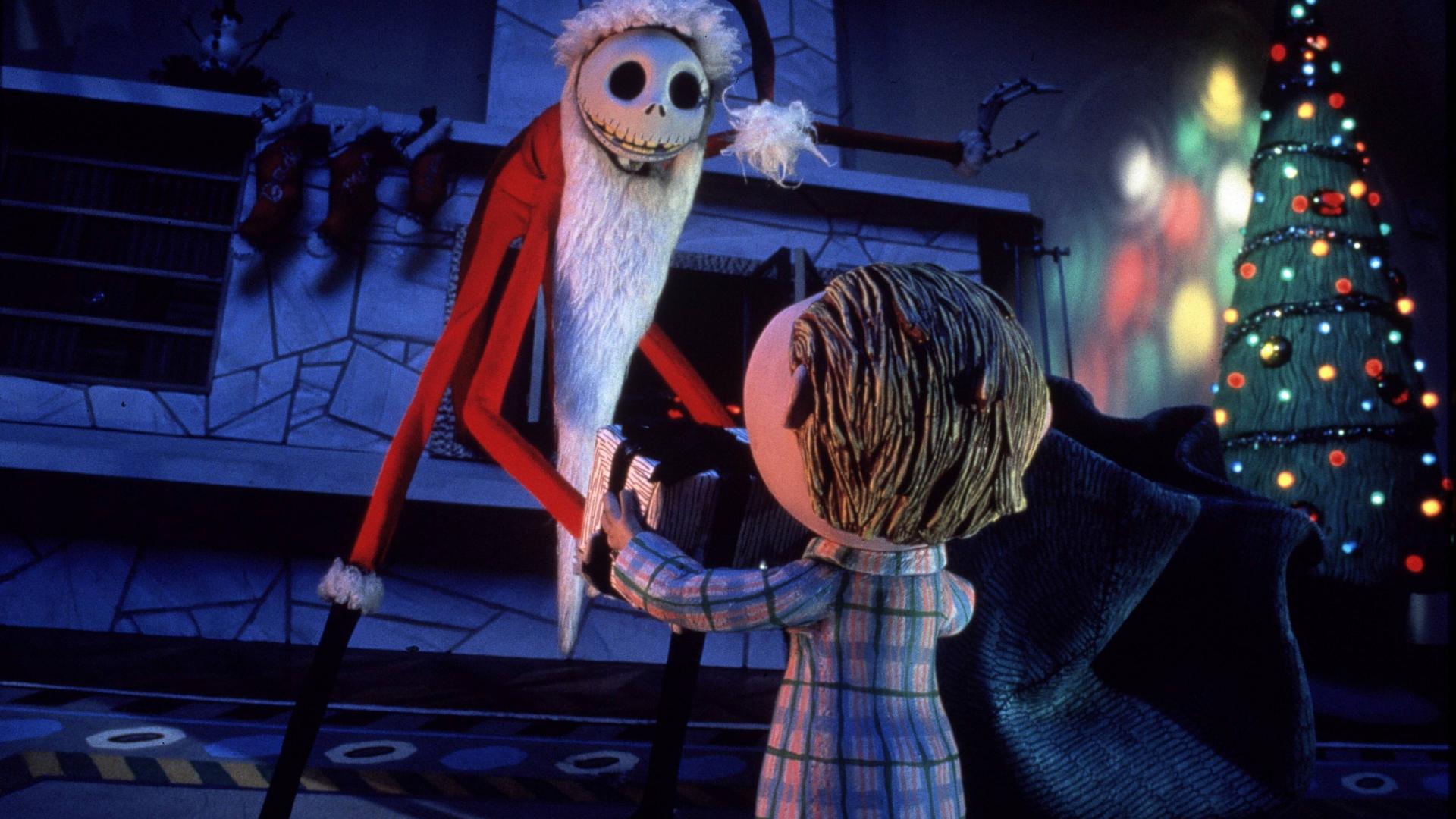 Skelett Jack verkleidet sich als Weihnachtsmann.