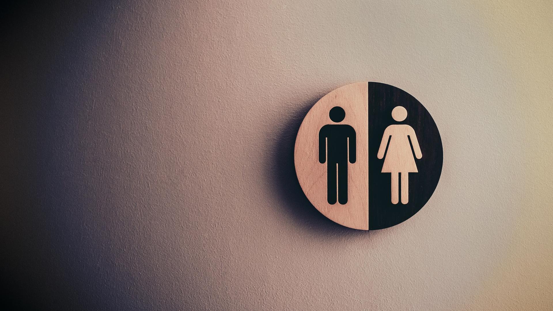 Toilettenschild mit den Symbolen von Mann und Frau