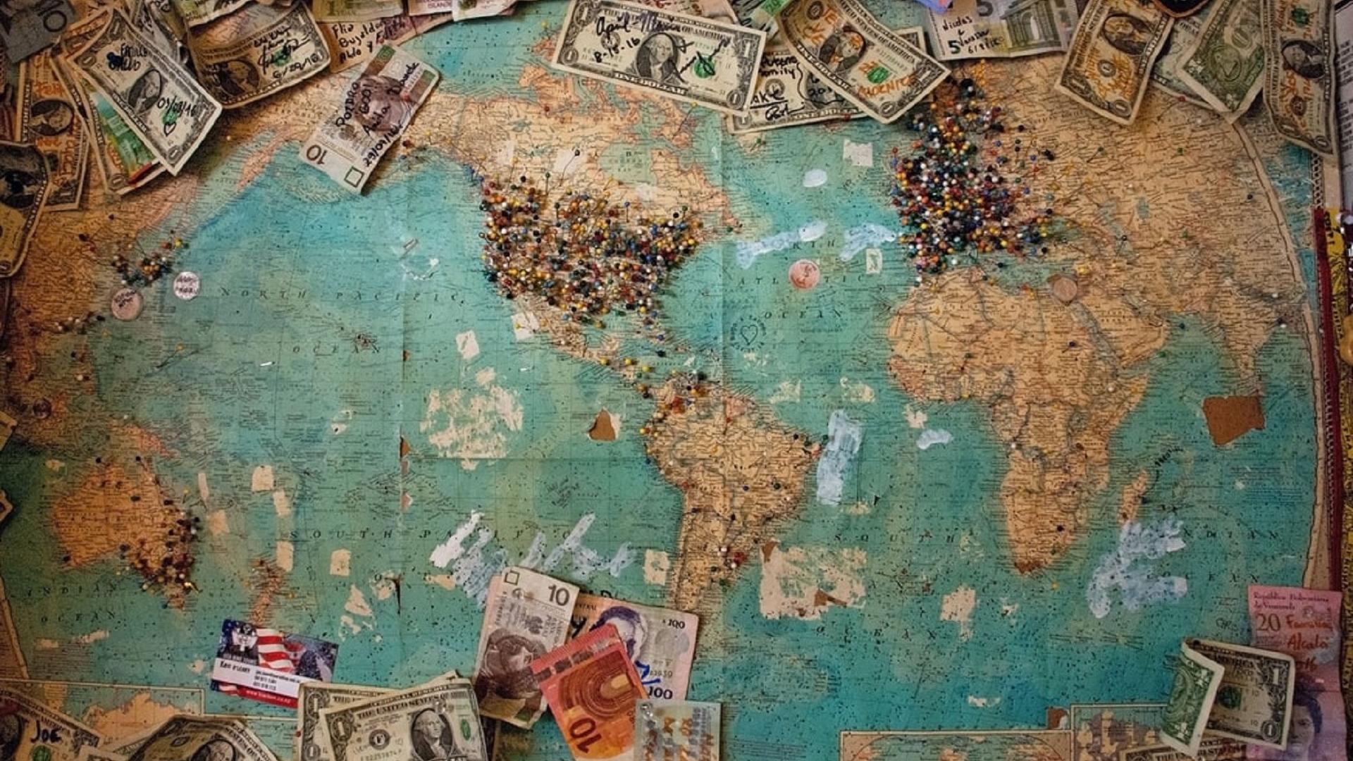 Weltkarte mit Geld