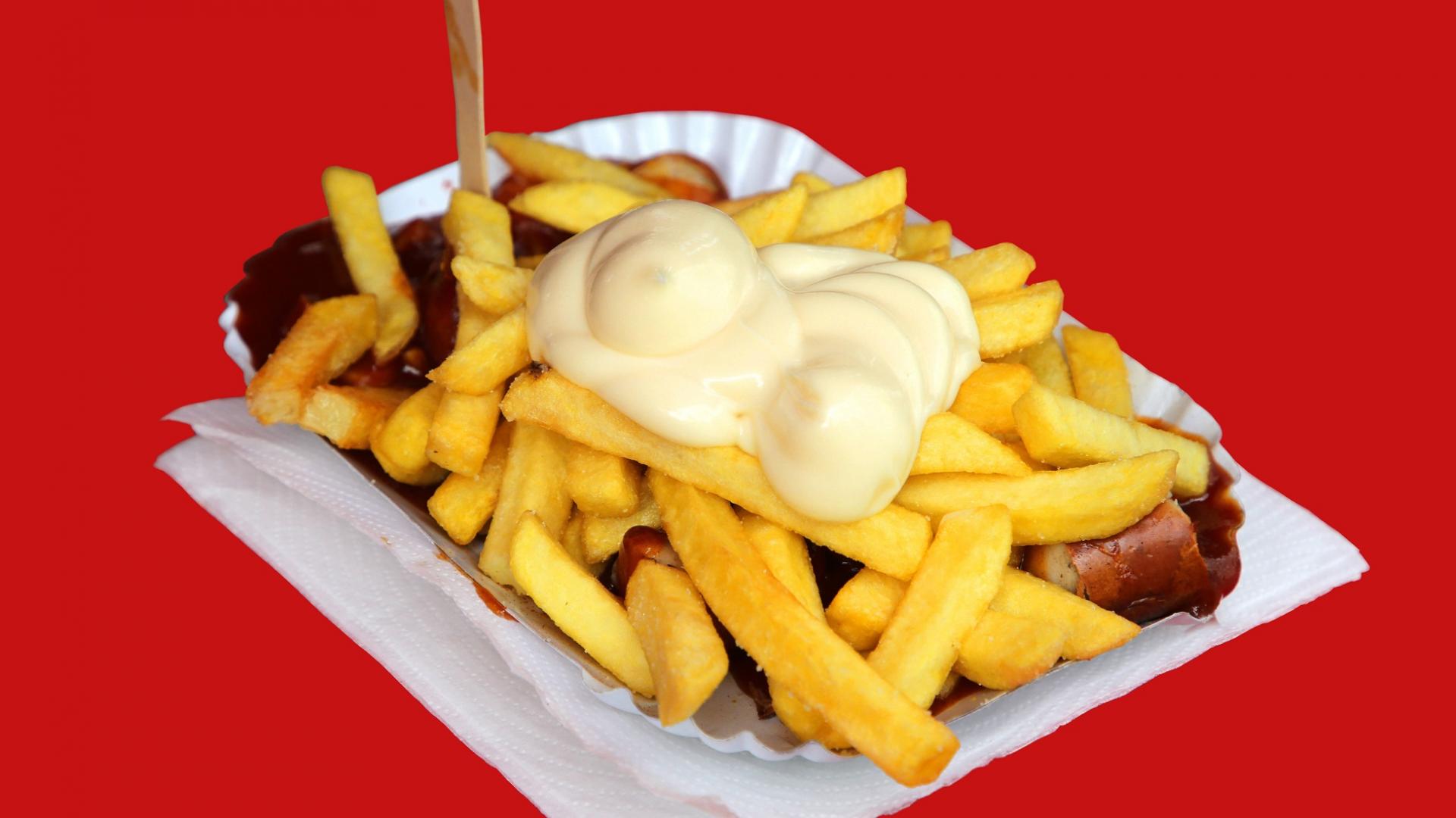 Pommes mit Ketschup und Mayo