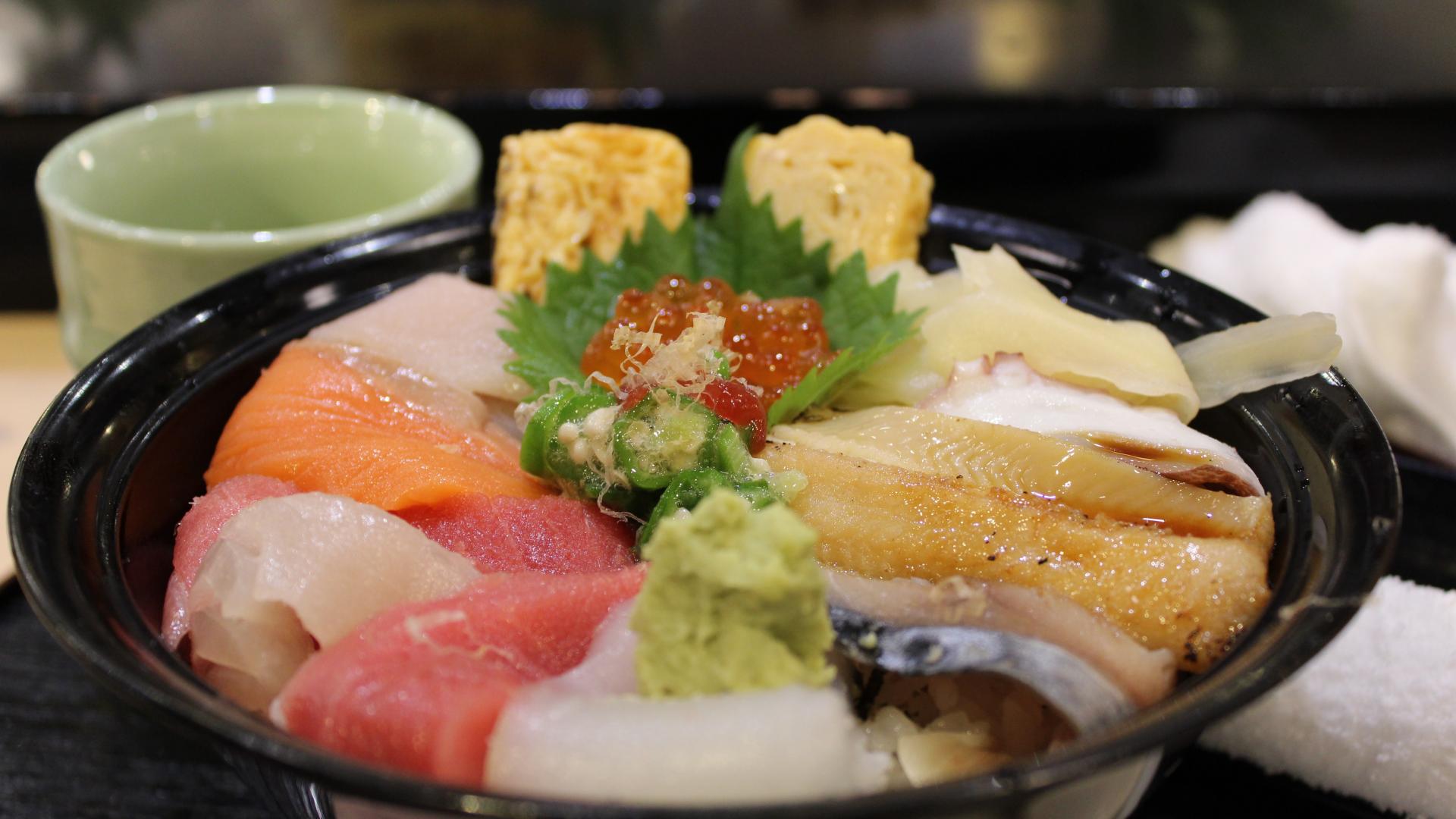 japanische Küche, japanische Ernährung, japanisches Lebensmittel, Chirashi, Sashimi, Japan