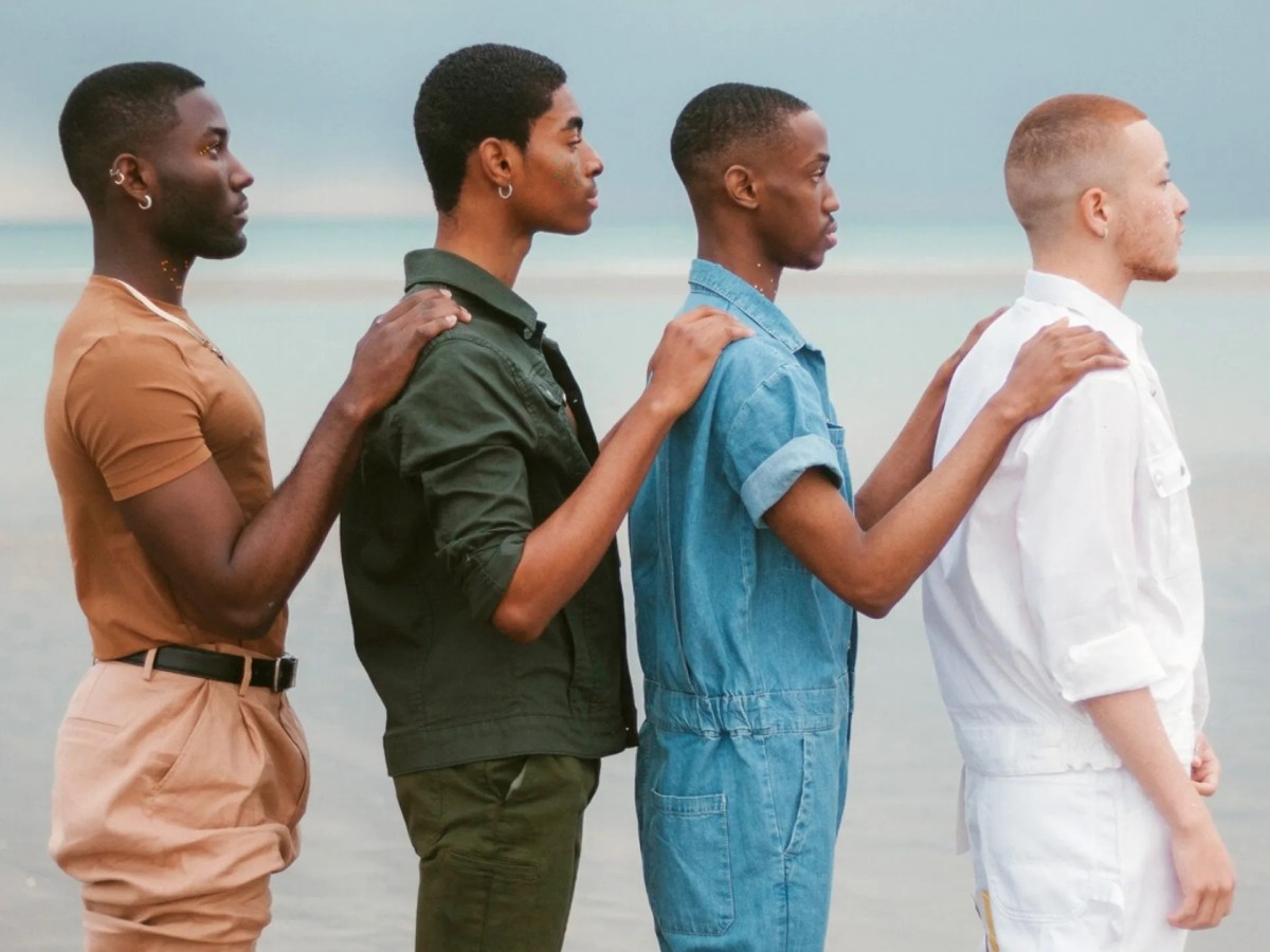 maenner gruppe strand