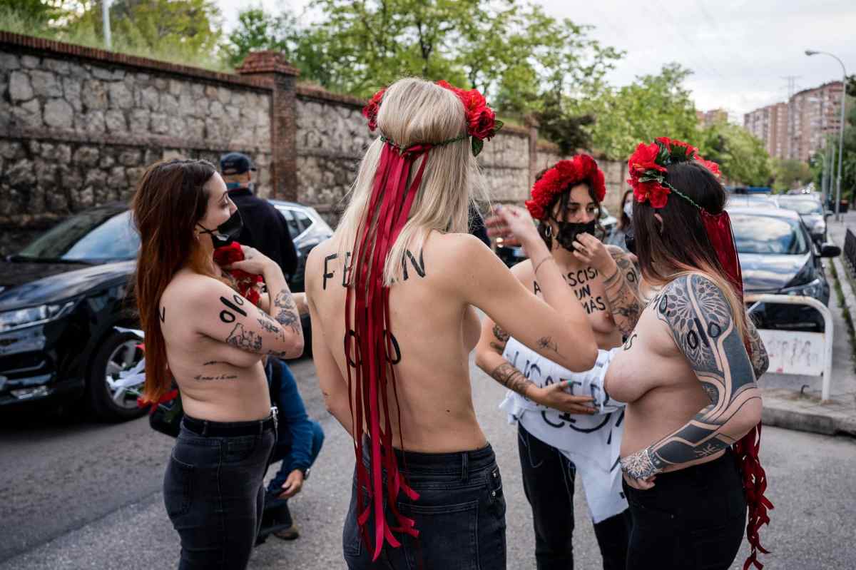 nackte Aktivistinnen GNTM-Finale