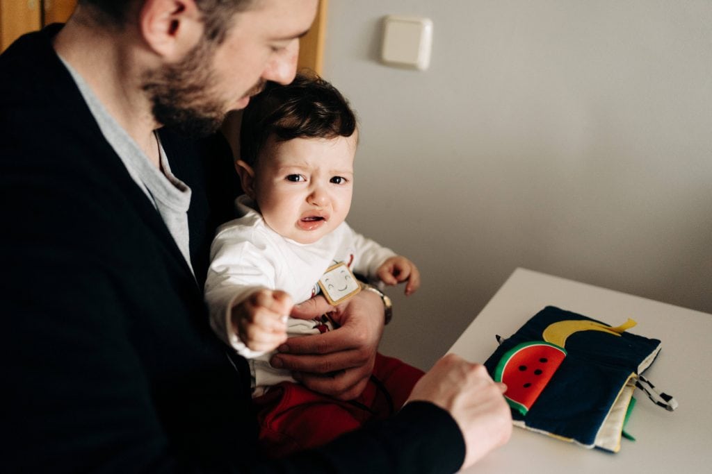 baby weinen schreibtisch homeoffice