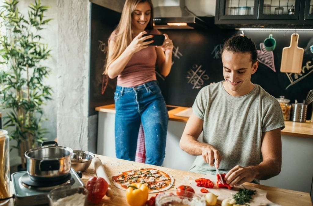 kochen freunde paar video