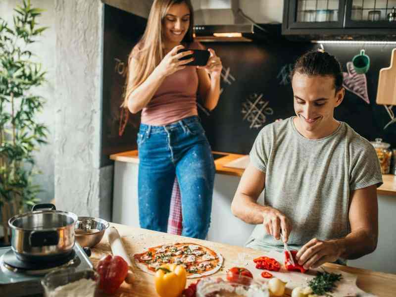 kochen freunde paar video