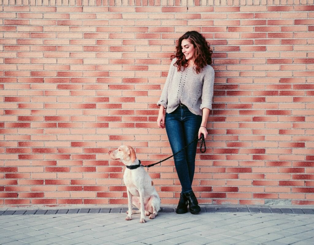 Frau mit Hund