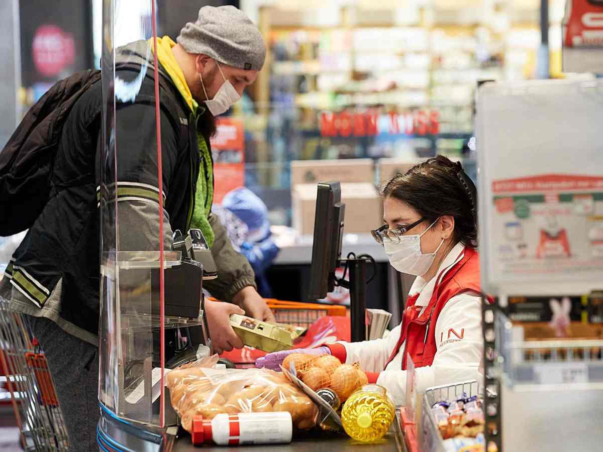 supermarkt frau kasse