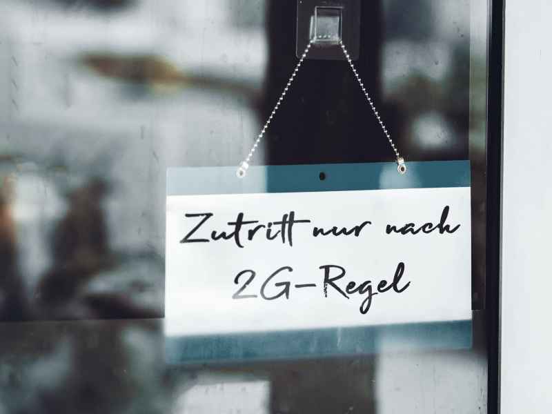 2G-Regel-Schild