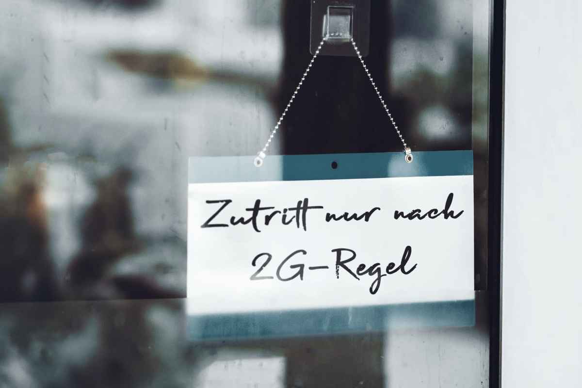 2G-Regel-Schild