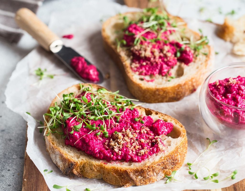 brot und salz zum einzug dip hummus rote beete