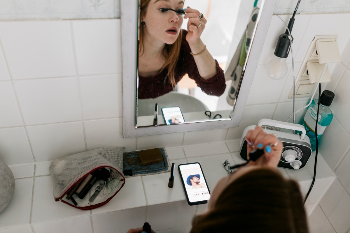 Antwort auf abgesagtes Date frau macht sich fertig handy