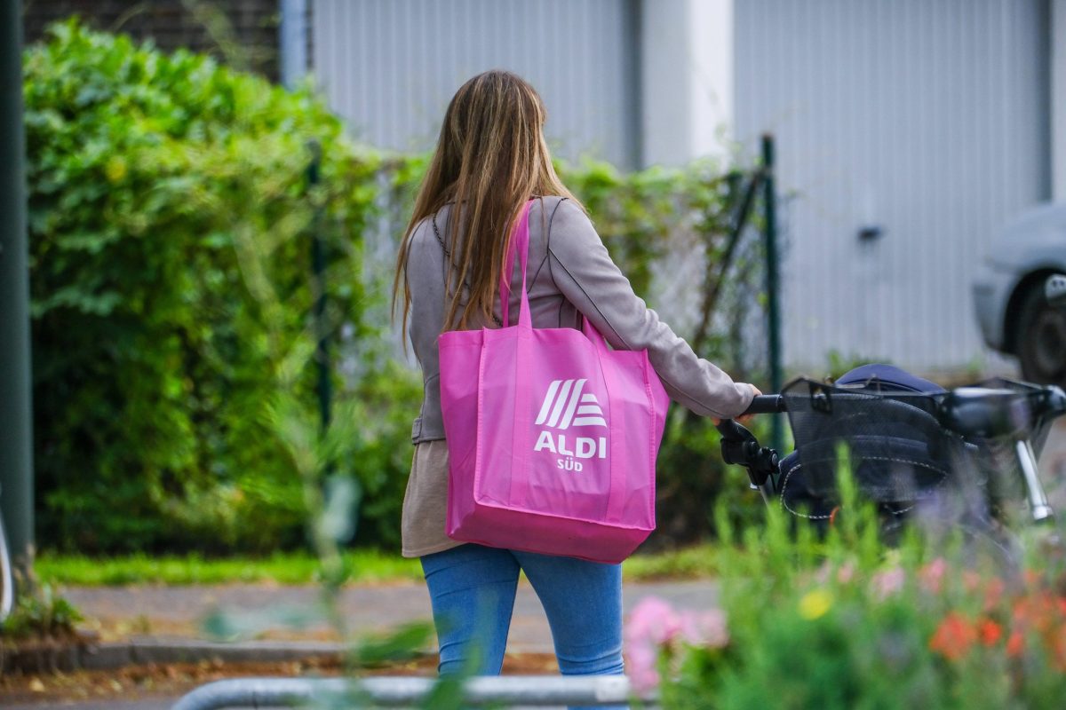 Aldi Frau Tasche