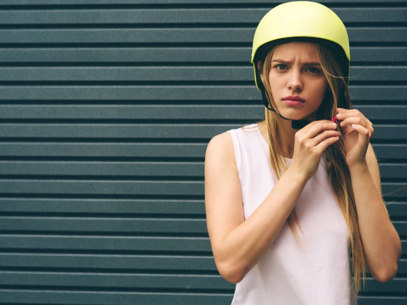 frau mit helm