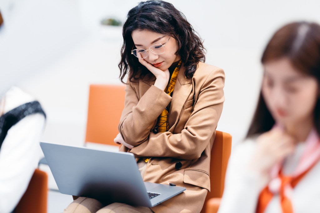 frau business arbeit laptop asiatisch beruf