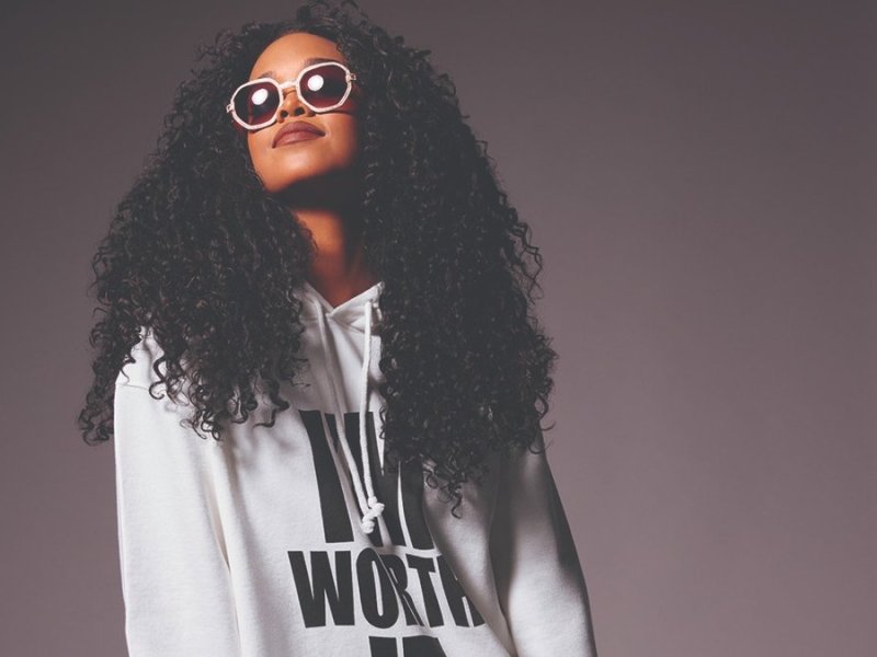 R&B-Superstar H.E.R. steht erst am Anfang einer jetzt schon beeindruckenden Karriere.. © L’Oréal Paris