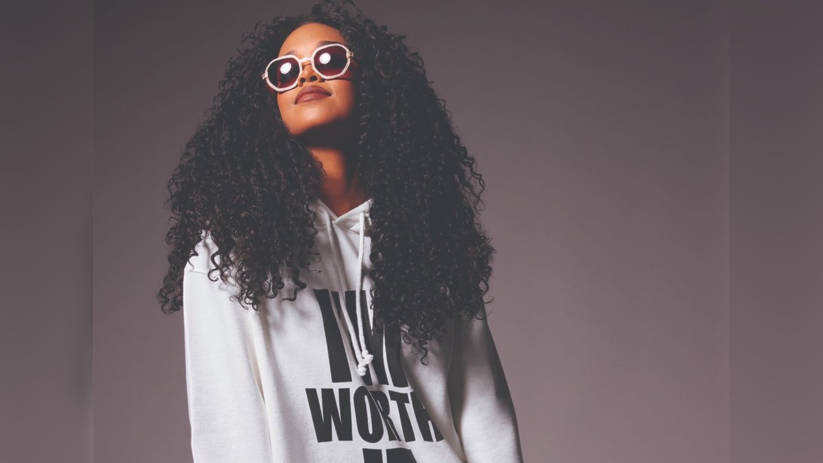 R&B-Superstar H.E.R. steht erst am Anfang einer jetzt schon beeindruckenden Karriere.. © L’Oréal Paris