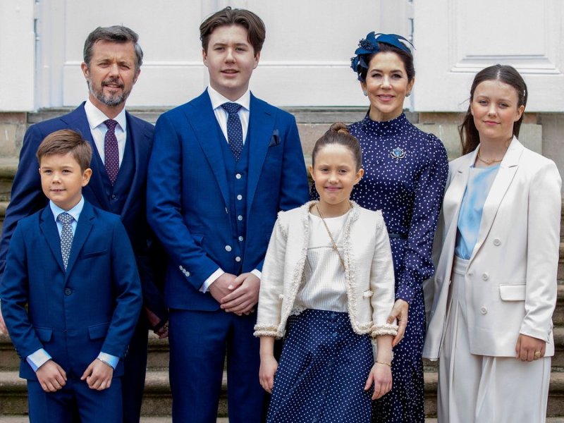 Die dänischen Royals bei der Konfirmation von Prinz Christian im Mai 2021.. © imago images/PPE