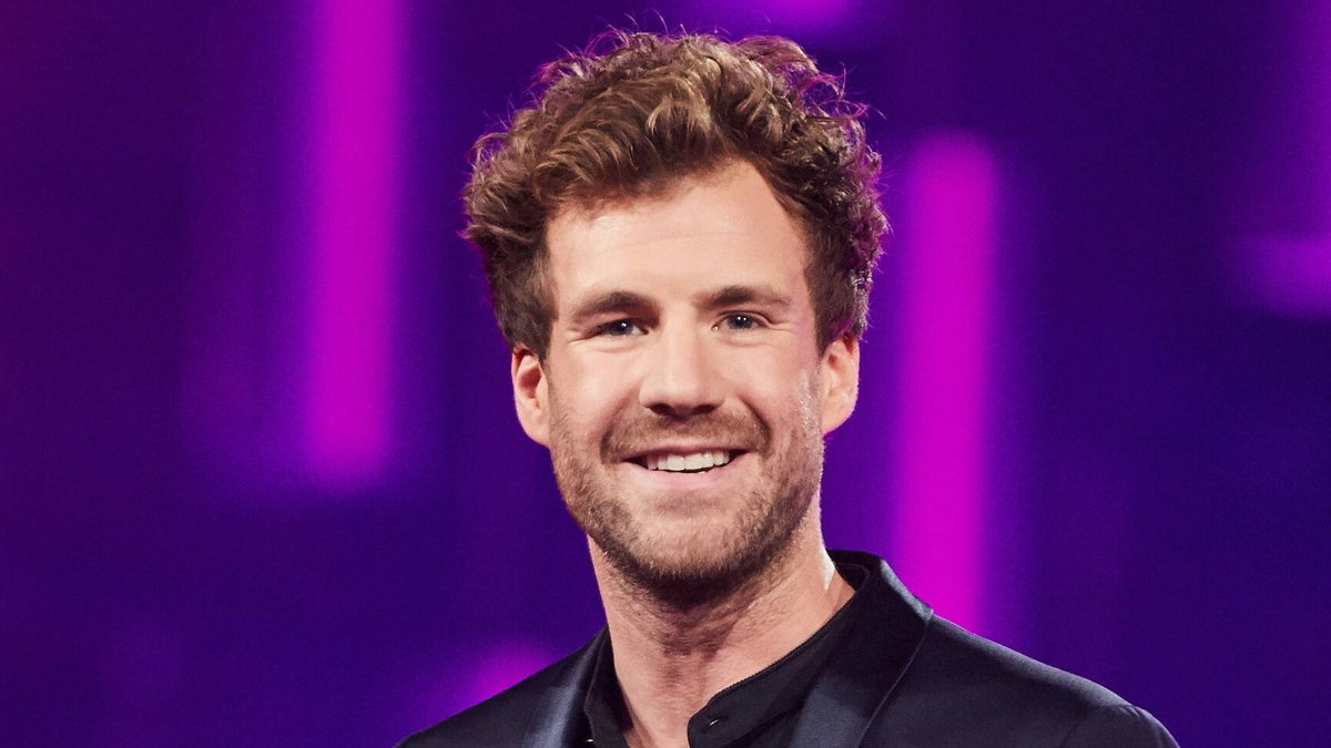 Luke Mockridge beantwortet Fragen.. © imago/Eventpress