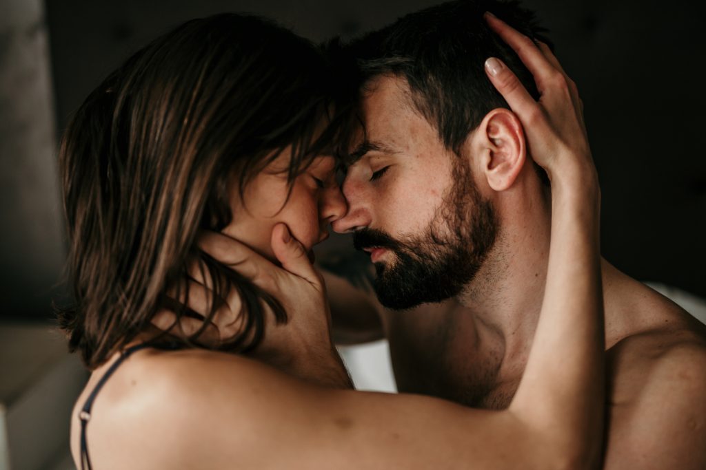 Pärchen Kuss Sexstellung