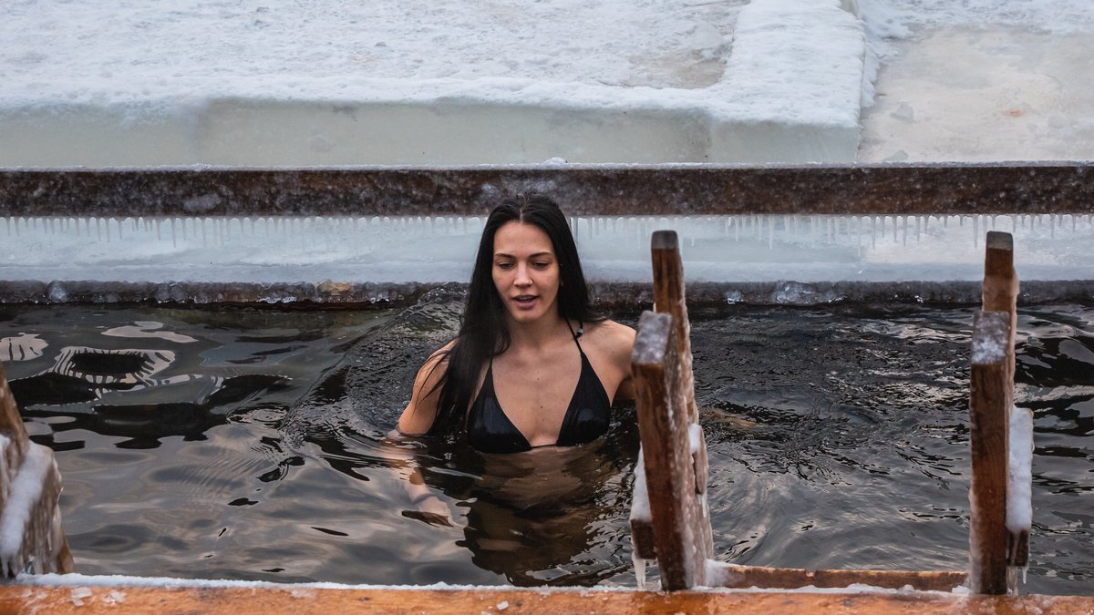 In Russland hat das Eisbaden einen religiösen Hintergrund.. © Ruslan Kalnitsky/Shutterstock.com