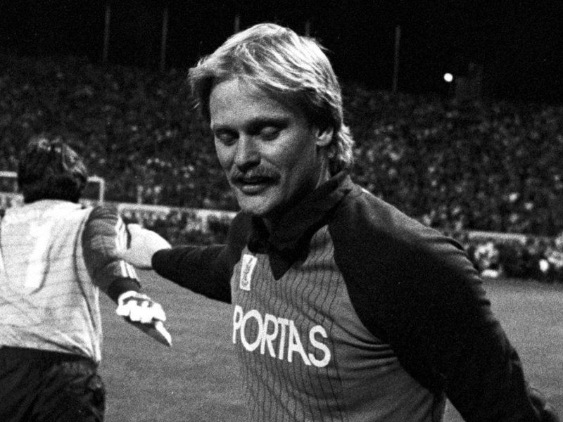 Ronnie Hellström bei seinem Abschiedsspiel für den 1. FC Kaiserslautern im Jahr 1984.. © imago images / Ferdi Hartung