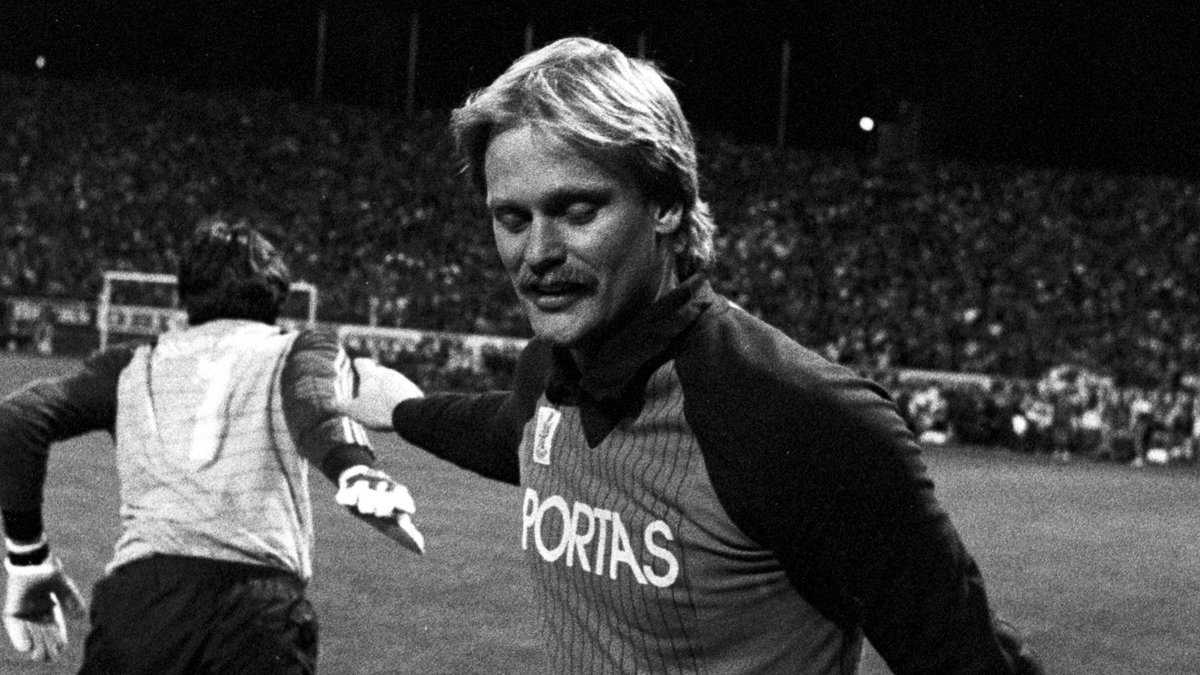 Ronnie Hellström bei seinem Abschiedsspiel für den 1. FC Kaiserslautern im Jahr 1984.. © imago images / Ferdi Hartung