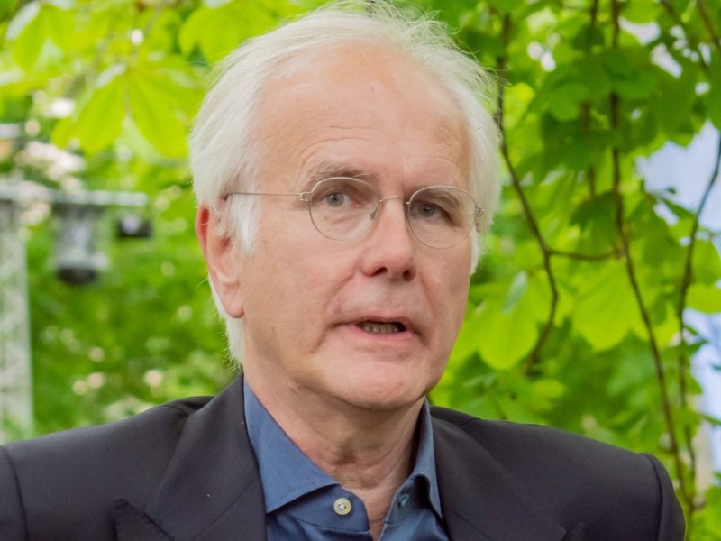 Harald Schmidt hat bezüglich eines Kirchenaustritts eine eindeutige Meinung.. © imago/SEPA.Media