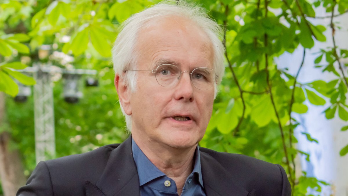 Harald Schmidt hat bezüglich eines Kirchenaustritts eine eindeutige Meinung.. © imago/SEPA.Media