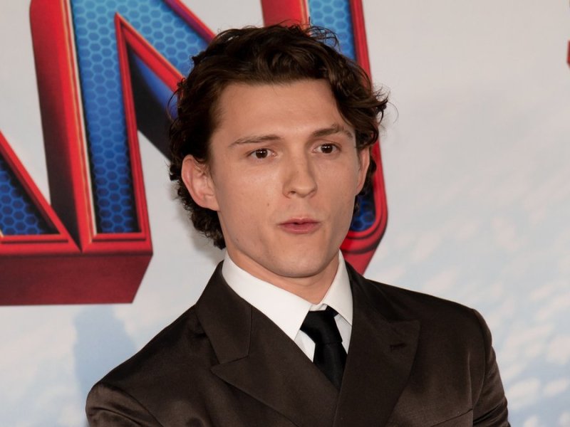 Stellte sich undercover in London hinter eine Bar: Schauspieler Tom Holland.. © Billy Bennight/AdMedia/ImageCollect