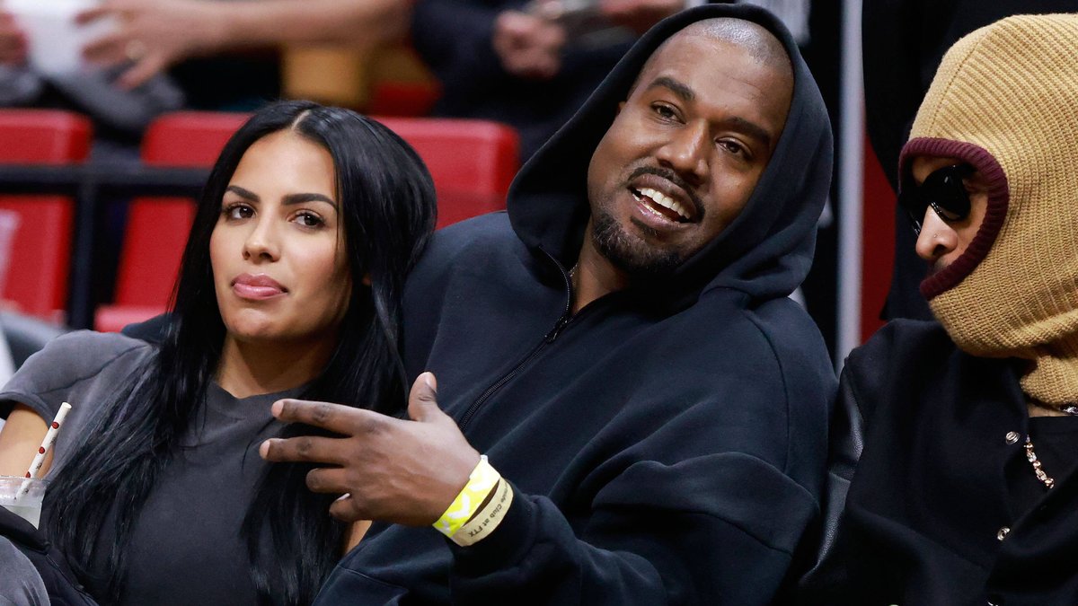 Chaney Jones und Kanye West beim Spiel der Miami Heat gegen Minnesota Timberwolves.. © imago images/MediaPunch