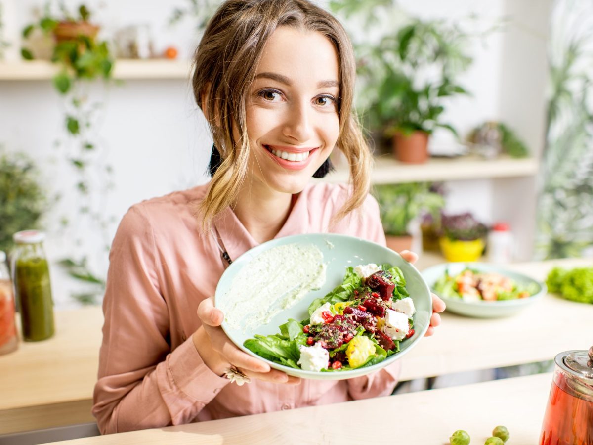 Frau veganes Essen