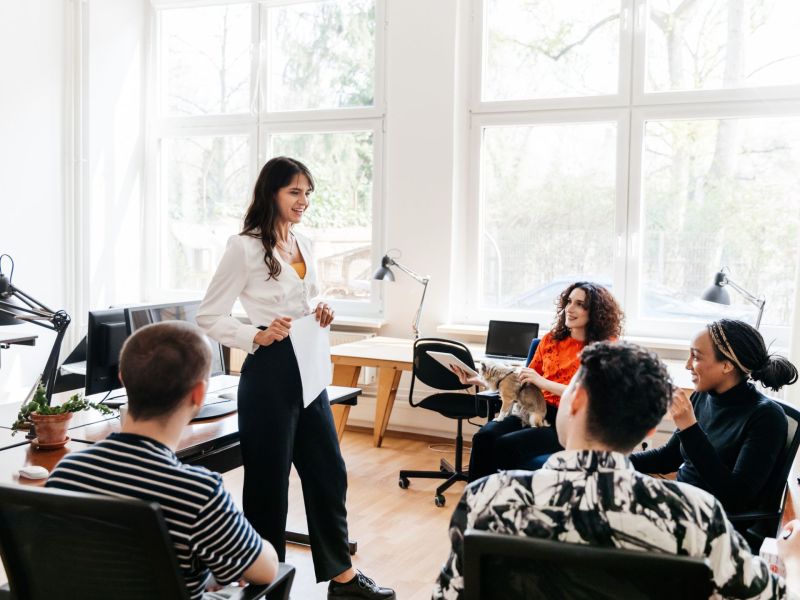 Besprechung führen Meeting Kollegen Arbeit Job