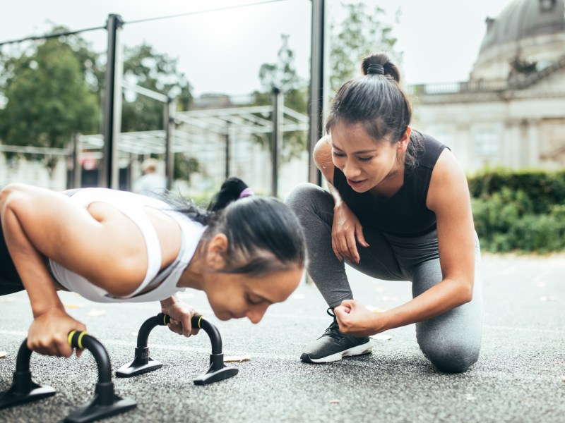 Personal Trainerin Klientin Sport