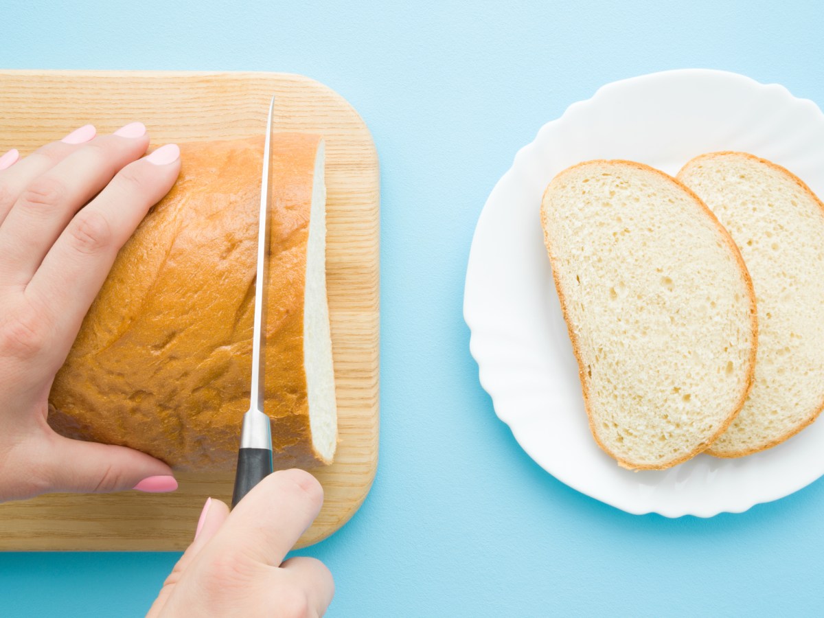 Weißbrot Brot schneiden