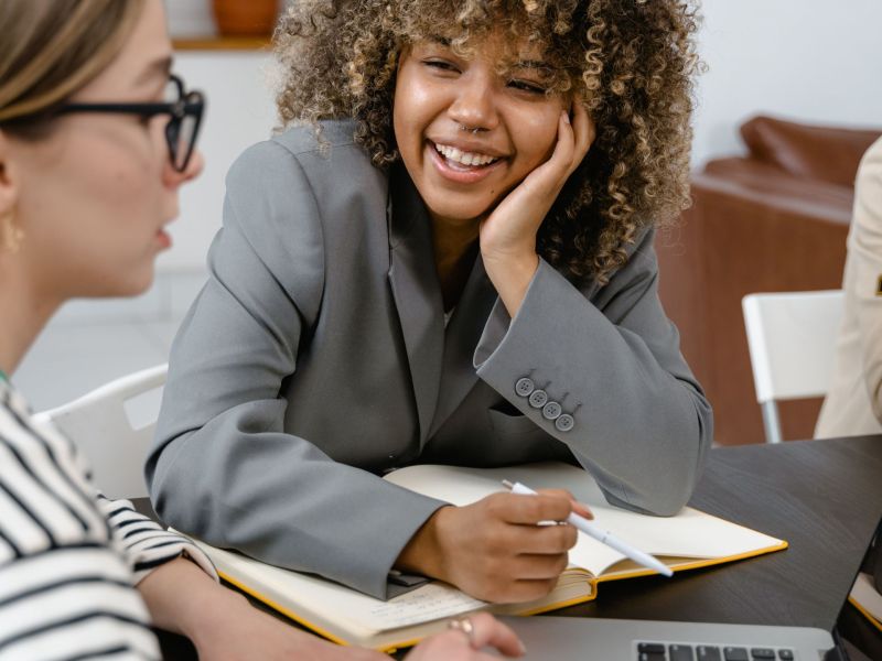 Frauen Bewerbungsgespräch