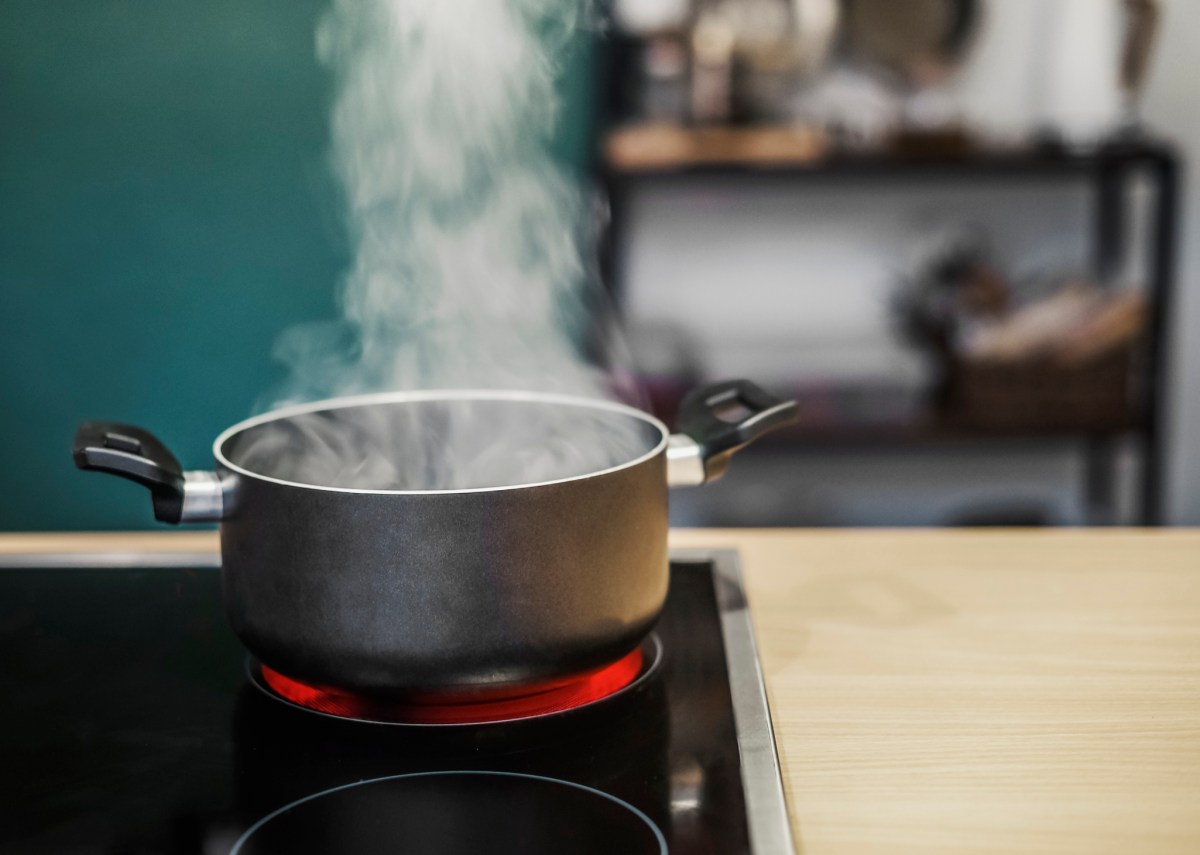 kochen mit dem Topf herd