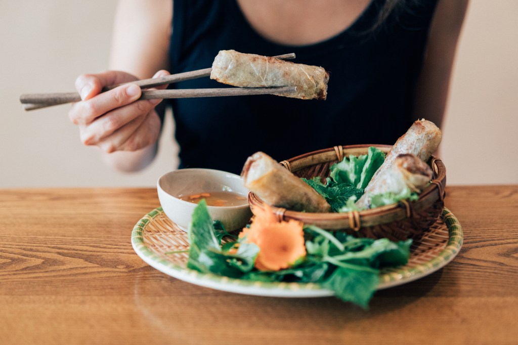 Frau Essen asiatisch