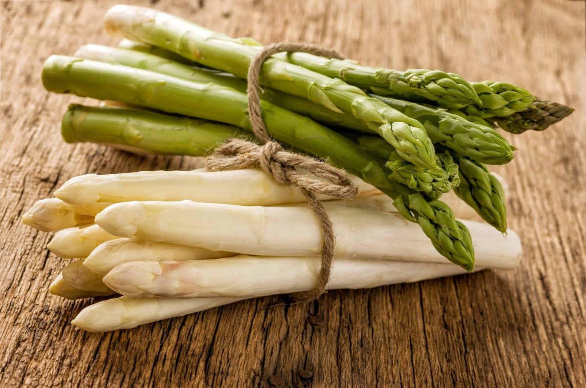 grüner und weißer Spargel