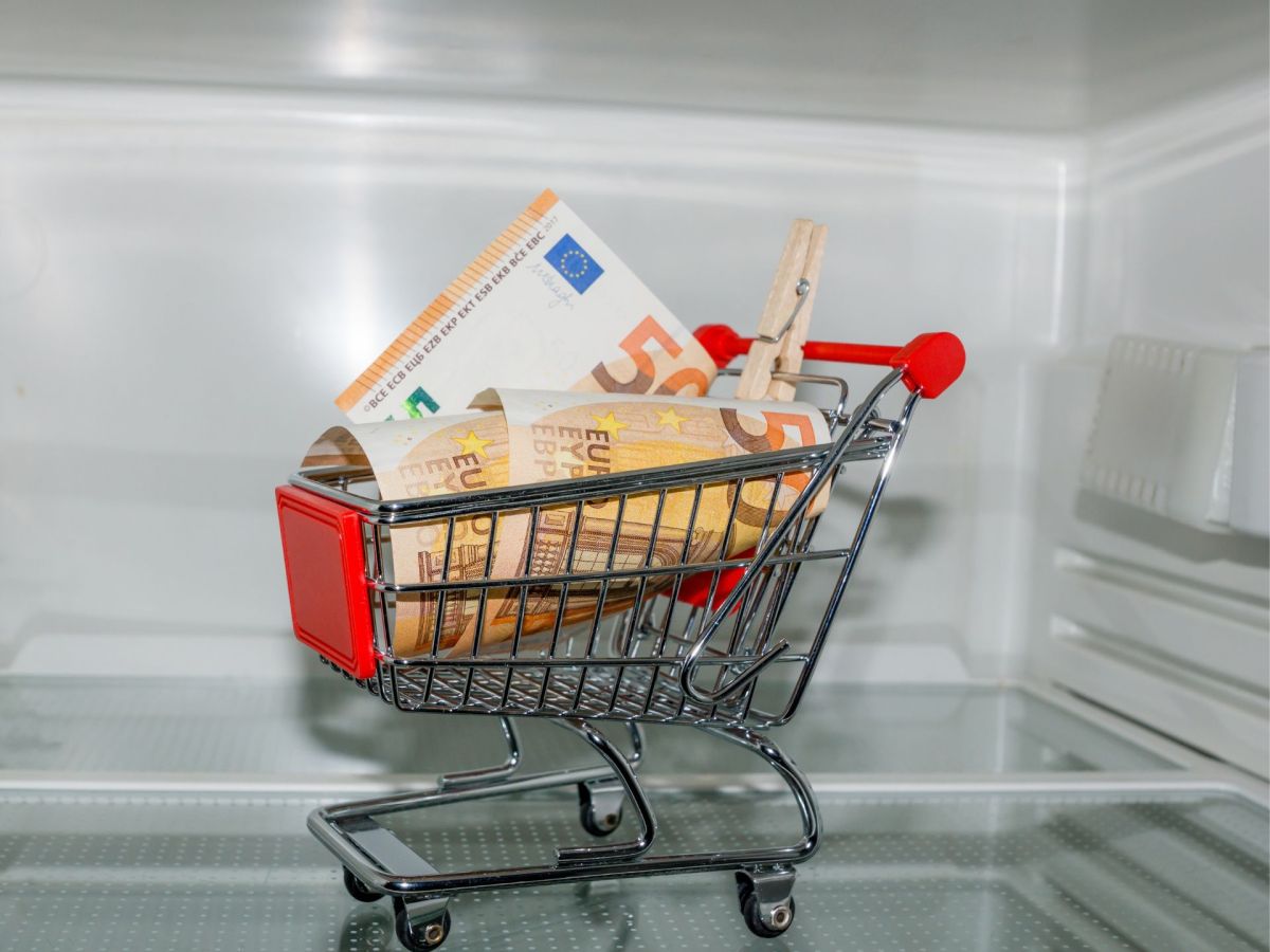 Geldschein im Kühlschrank: Du glaubst nicht, was damit passiert