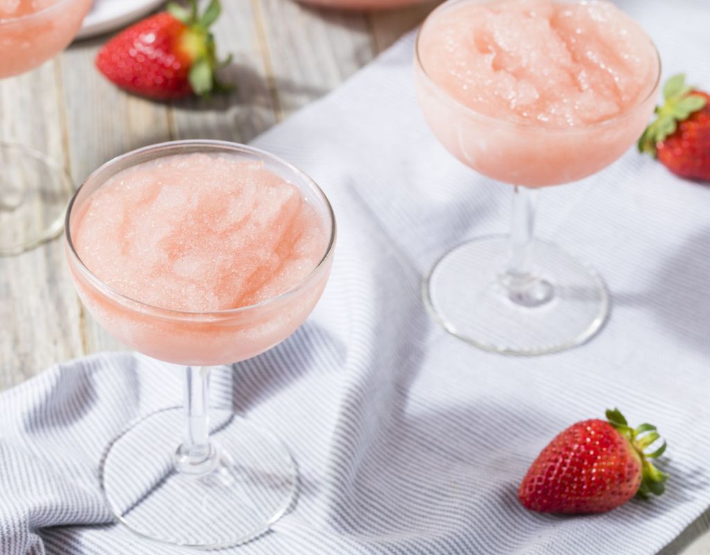 Frozé: Frozen Rosé. Wein mit Erdbeeren