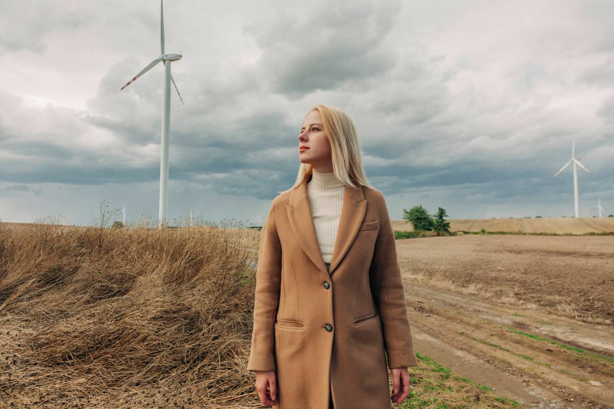 Frau erneuerbare Energien