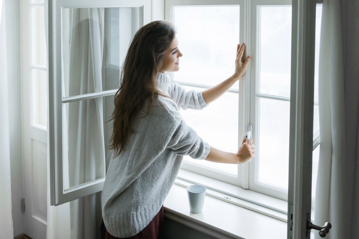 Kuschelig warm, anstatt eiskalter Zugluft: Jetzt ist wieder Zeit, seine Fenster zu Ã¼berprÃ¼fen und bei Bedarf neu zu isolieren. Diesen Trick kennst du bestimmt noch nicht.